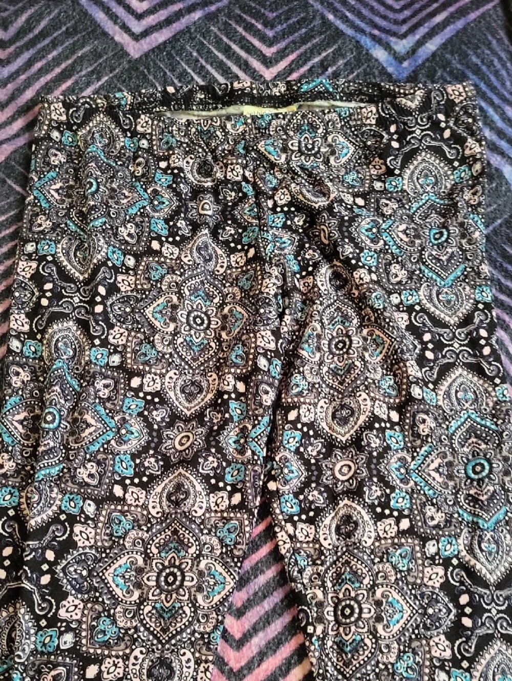 Bobbie Brooks Womens Teal And Black Pattern Leggings xl - Picture 4 of 4